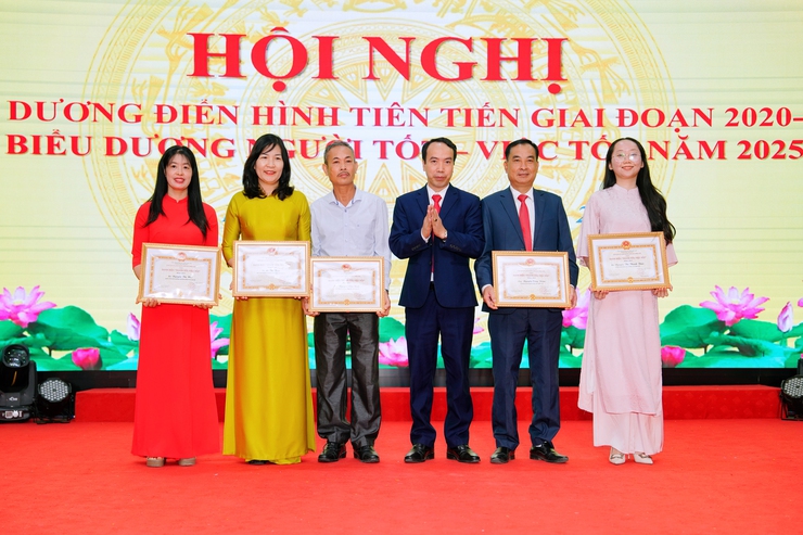 Xã Thiên Lộc tổ chức Hội nghị tuyên dương Điển hình tiên tiến giai đoạn 2020-2025, Người tốt - Việc tốt năm 2025- Ảnh 13.