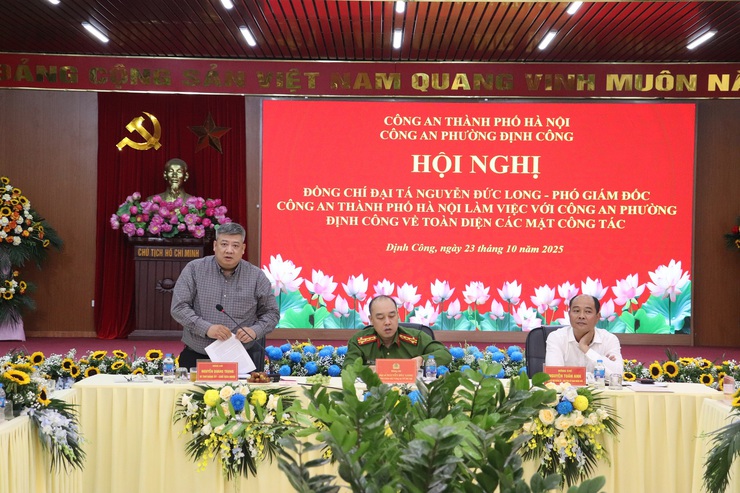 Công an thành phố Hà Nội kiểm tra các mặt công tác tại Công an phường Định Công sau 3 tháng triển khai mô hình tổ chức mới- Ảnh 2.