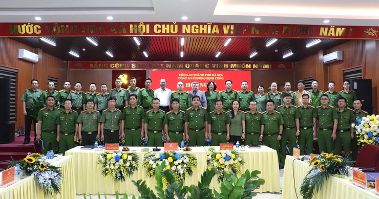 Công an thành phố Hà Nội kiểm tra các mặt công tác tại Công an phường Định Công sau 3 tháng triển khai mô hình tổ chức mới- Ảnh 4.