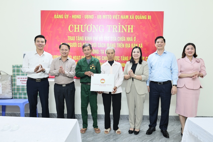 Chương trình trao tặng kinh phí hỗ trợ xây mới và sửa chữa nhà ở của thành phố cho Người có công với cách mạng trên địa bàn xã Quảng Bị (đợt 1 năm 2025)- Ảnh 4.