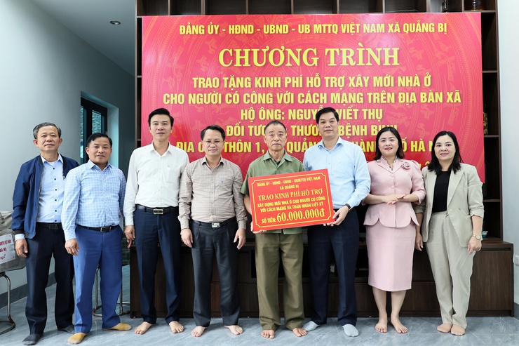 Chương trình trao tặng kinh phí hỗ trợ xây mới và sửa chữa nhà ở của thành phố cho Người có công với cách mạng trên địa bàn xã Quảng Bị (đợt 1 năm 2025)- Ảnh 1.