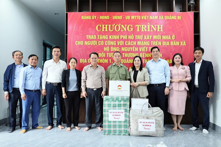 Chương trình trao tặng kinh phí hỗ trợ xây mới và sửa chữa nhà ở của thành phố cho Người có công với cách mạng trên địa bàn xã Quảng Bị (đợt 1 năm 2025)- Ảnh 2.