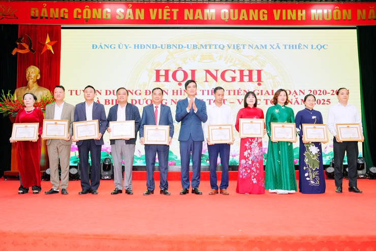 Xã Thiên Lộc tổ chức Hội nghị tuyên dương Điển hình tiên tiến giai đoạn 2020-2025, Người tốt - Việc tốt năm 2025- Ảnh 7.