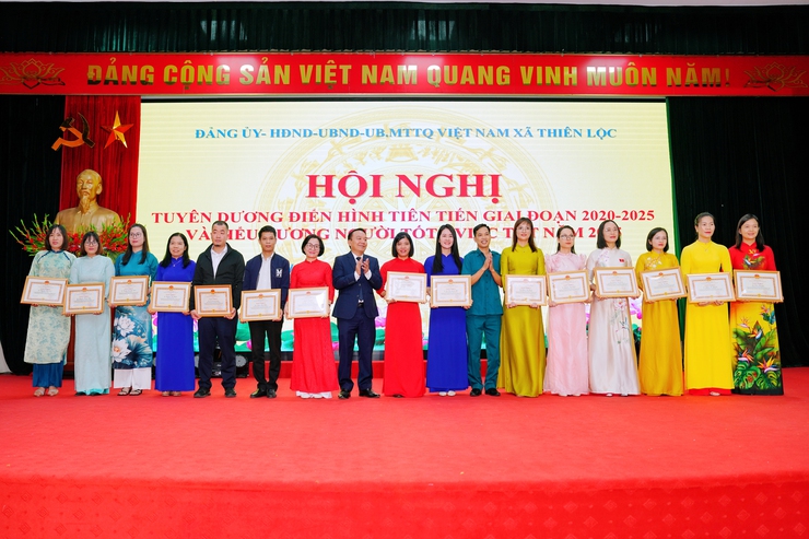 Xã Thiên Lộc tổ chức Hội nghị tuyên dương Điển hình tiên tiến giai đoạn 2020-2025, Người tốt - Việc tốt năm 2025- Ảnh 9.