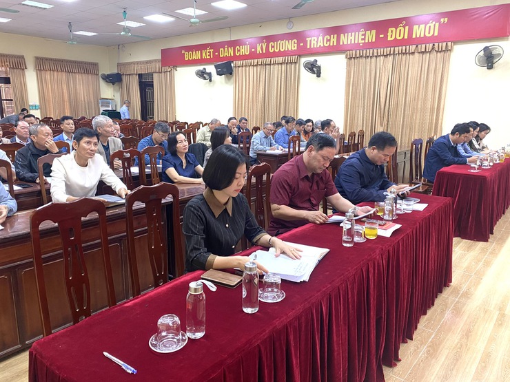 UBND xã Thường Tín tổ chức hội nghị triển khai Kế hoạch bình xét, công nhận danh hiệu “Gia đình văn hóa”, “Thôn văn hóa” năm 2025- Ảnh 2.