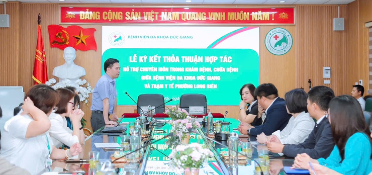 TYT phường Long Biên ký kết thoả thuận hợp tác hỗ trợ chuyên môn trong khám bệnh, chữa bệnh với Bệnh viện Đa khoa Đức Giang- Ảnh 2.