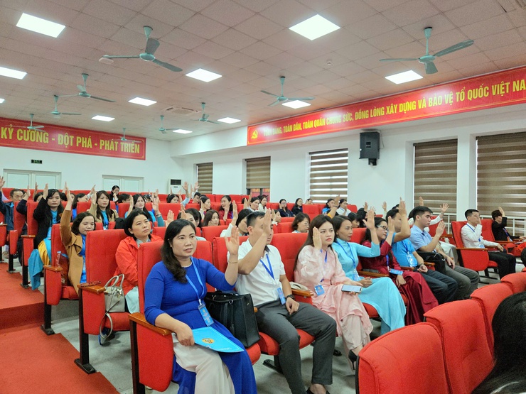 Đại hội Công đoàn phường Xuân Phương lần thứ I:
Khẳng định chỗ dựa tin cậy của người lao động- Ảnh 4.