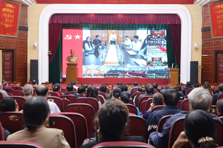 Hội nghị tập huấn thực hiện thủ tục hành chính của Đảng trên môi trường điện tử

- Ảnh 4.