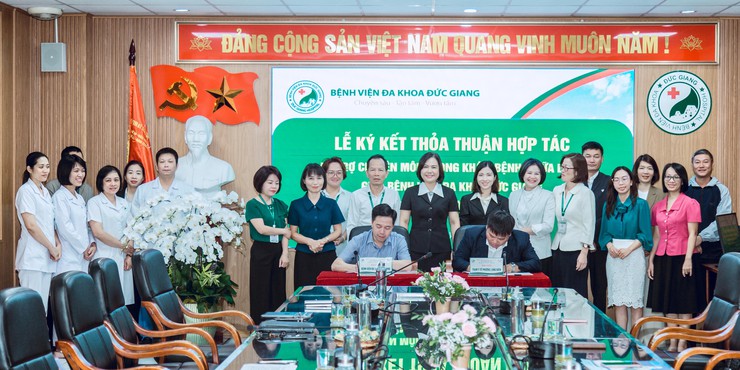 TYT phường Long Biên ký kết thoả thuận hợp tác hỗ trợ chuyên môn trong khám bệnh, chữa bệnh với Bệnh viện Đa khoa Đức Giang- Ảnh 4.