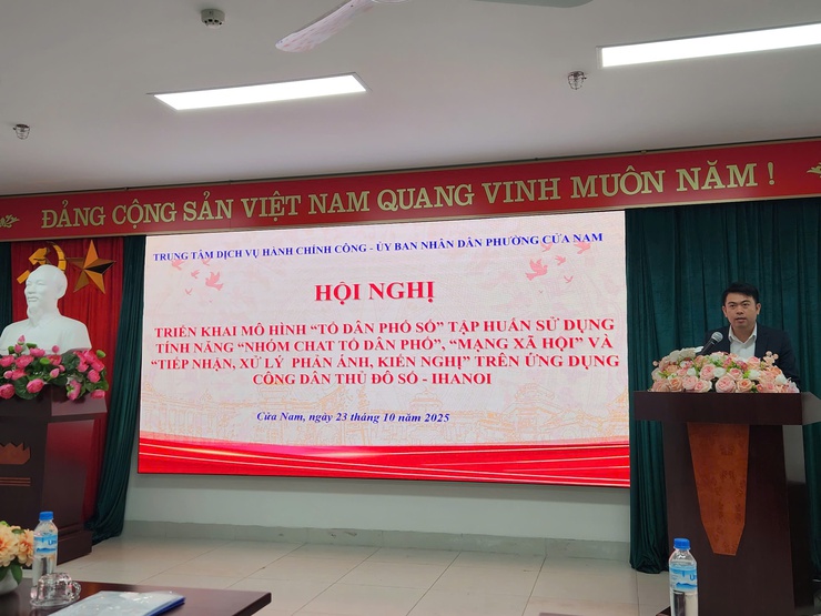Tập huấn sử dụng các tính năng "Tổ dân phố số" trên ứng dụng iHanoi tại phường Cửa Nam- Ảnh 1.