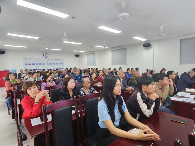 Tập huấn sử dụng các tính năng "Tổ dân phố số" trên ứng dụng iHanoi tại phường Cửa Nam- Ảnh 2.