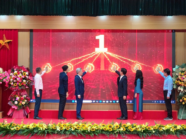 Phường Xuân Phương phát động phong trào “Học tập số toàn dân” năm 2025 và khai trương mô hình phòng họp trực tuyến tại các tổ dân phố- Ảnh 3.