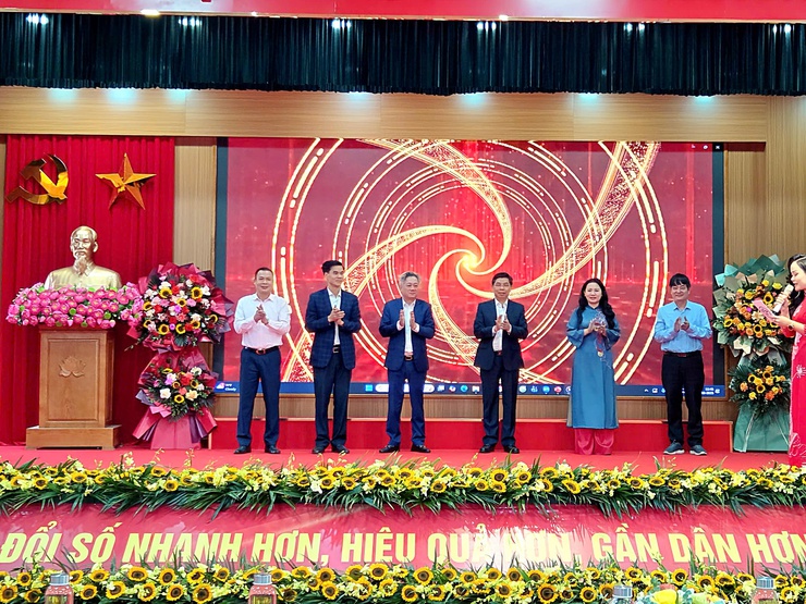 Phường Xuân Phương phát động phong trào “Học tập số toàn dân” năm 2025 và khai trương mô hình phòng họp trực tuyến tại các tổ dân phố- Ảnh 4.