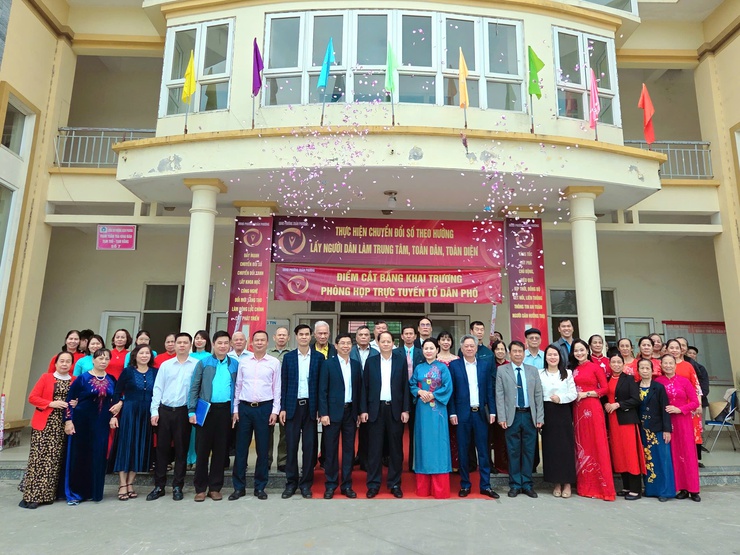Phường Xuân Phương phát động phong trào “Học tập số toàn dân” năm 2025 và khai trương mô hình phòng họp trực tuyến tại các tổ dân phố- Ảnh 10.