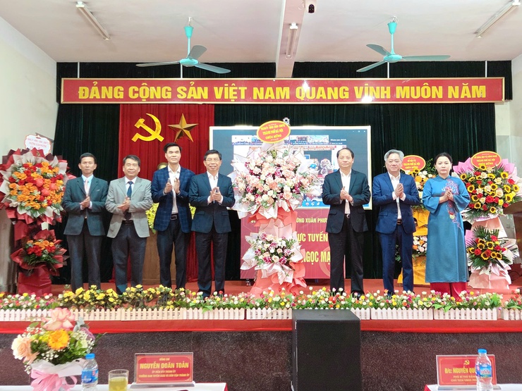 Phường Xuân Phương phát động phong trào “Học tập số toàn dân” năm 2025 và khai trương mô hình phòng họp trực tuyến tại các tổ dân phố- Ảnh 9.