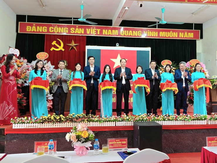 Phường Xuân Phương phát động phong trào “Học tập số toàn dân” năm 2025 và khai trương mô hình phòng họp trực tuyến tại các tổ dân phố- Ảnh 8.