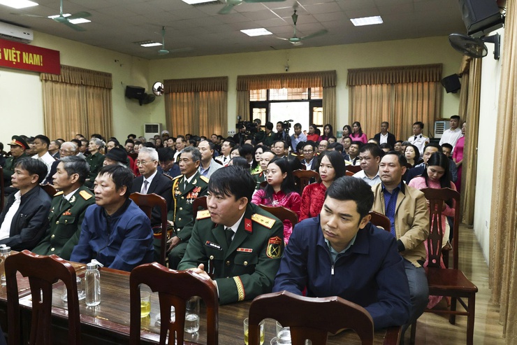 Xã Thường Tín tổ chức Lễ gắn biển tuyến đường mang tên danh nhân Lê Công Hành và Anh hùng lực lượng vũ trang nhân dân Doãn Tuế.- Ảnh 2.