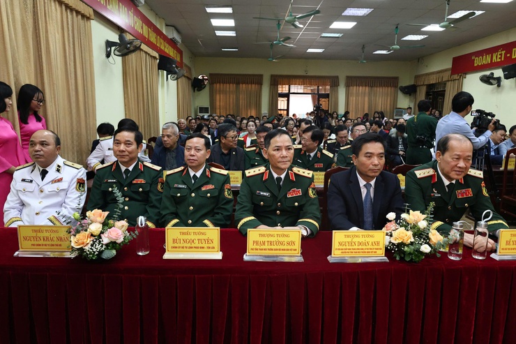 Xã Thường Tín tổ chức Lễ gắn biển tuyến đường mang tên danh nhân Lê Công Hành và Anh hùng lực lượng vũ trang nhân dân Doãn Tuế.- Ảnh 1.