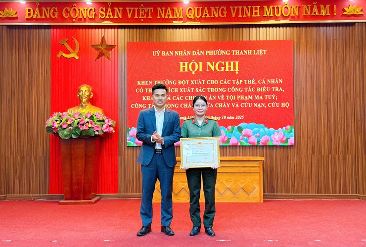 Phường Thanh Liệt: Khen thưởng 6 tập thể, 78 cá nhân có thành tích xuất sắc trong dịp kỷ niệm 80 năm Cách mạng tháng và Quốc khánh 2/9- Ảnh 8.