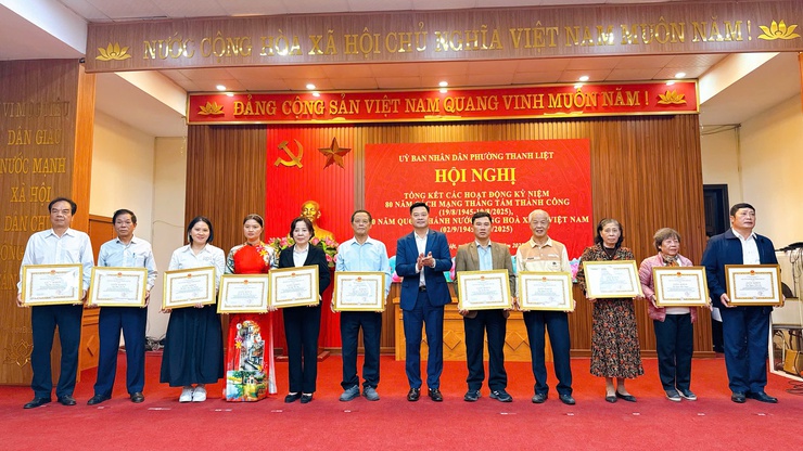 Phường Thanh Liệt: Khen thưởng 6 tập thể, 78 cá nhân có thành tích xuất sắc trong dịp kỷ niệm 80 năm Cách mạng tháng và Quốc khánh 2/9- Ảnh 11.