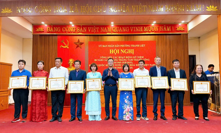 Phường Thanh Liệt: Khen thưởng 6 tập thể, 78 cá nhân có thành tích xuất sắc trong dịp kỷ niệm 80 năm Cách mạng tháng và Quốc khánh 2/9- Ảnh 12.