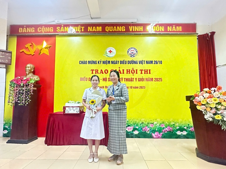 Bệnh viện đa khoa Thạch Thất kỷ niệm 35 năm Ngày Điều dưỡng Việt Nam- Ảnh 1.