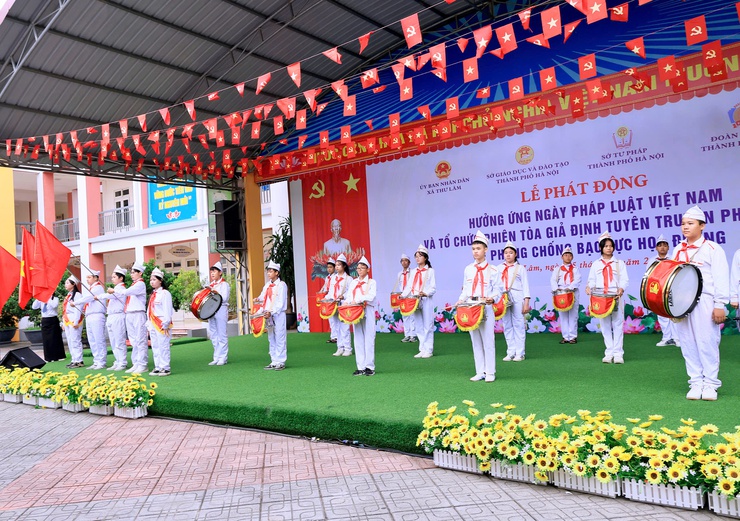 Thư Lâm phát động hưởng ứng Ngày Pháp luật Việt Nam và tổ chức phiên tòa giả định tuyên truyền pháp luật về phòng, chống bạo lực học đường- Ảnh 1.