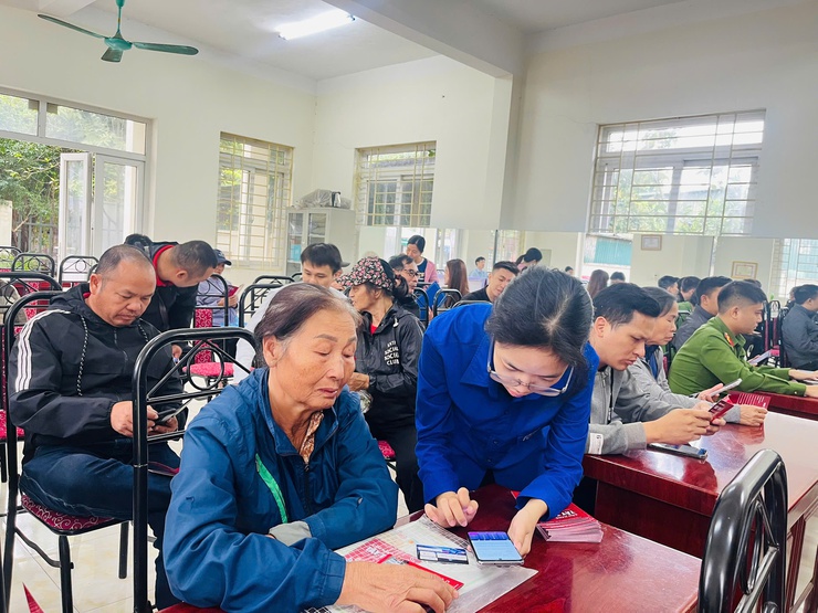 Phường Tây Tựu tổ chức điểm "Bình dân học vụ số lưu động" tại nhà văn hóa tổ dân phố Hạ 9- Ảnh 3.