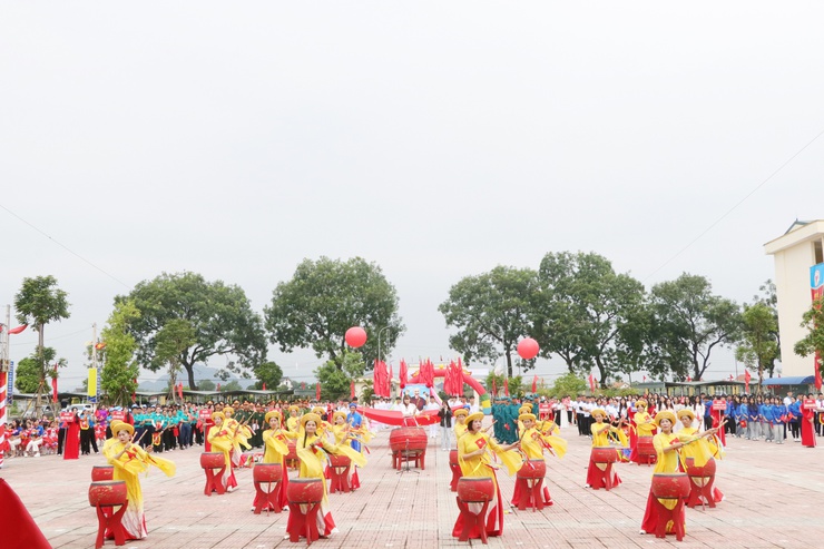 Ba màn đồng diễn ấn tượng tại Đại hội thể dục thể thao xã Trần Phú năm 2025- Ảnh 1.