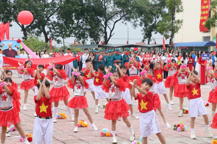 Ba màn đồng diễn ấn tượng tại Đại hội thể dục thể thao xã Trần Phú năm 2025- Ảnh 4.