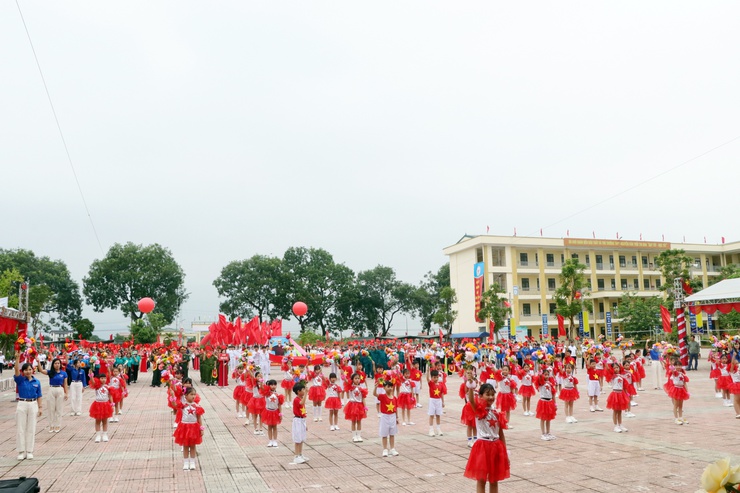 Ba màn đồng diễn ấn tượng tại Đại hội thể dục thể thao xã Trần Phú năm 2025- Ảnh 5.