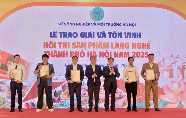 Hà Nội trao giải thưởng 125 tác phẩm tại Hội thi sản phẩm làng nghề Thành phố- Ảnh 1.