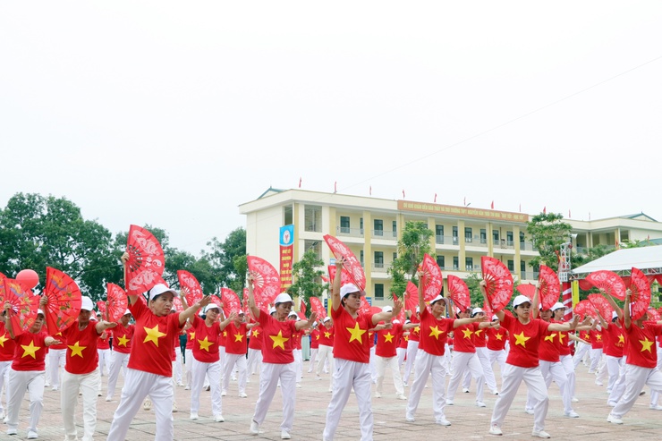 Ba màn đồng diễn ấn tượng tại Đại hội thể dục thể thao xã Trần Phú năm 2025- Ảnh 7.