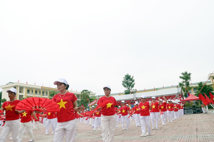 Ba màn đồng diễn ấn tượng tại Đại hội thể dục thể thao xã Trần Phú năm 2025- Ảnh 9.