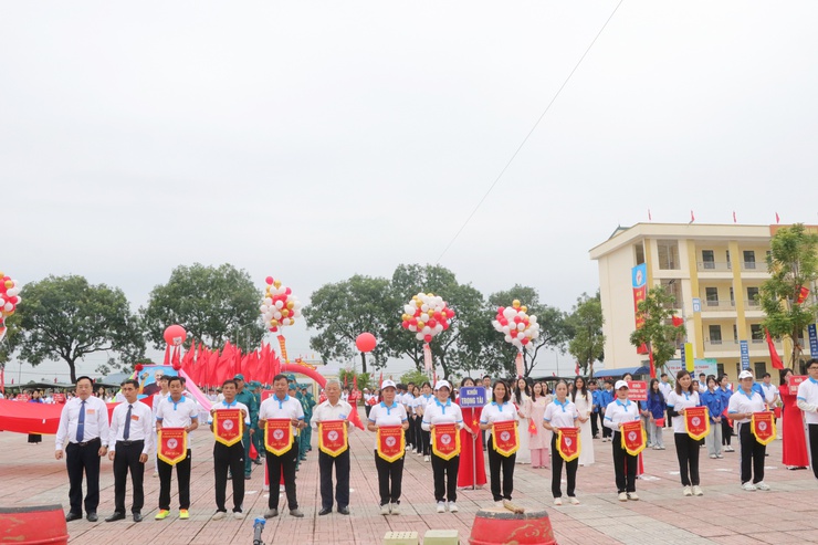 Lễ Khai Mạc Đại Hội Thể Dục Thể Thao Xã Trần Phú Lần Thứ Nhất Năm 2025: sôi động và ý nghĩa- Ảnh 8.