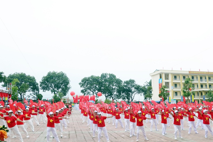 Lễ Khai Mạc Đại Hội Thể Dục Thể Thao Xã Trần Phú Lần Thứ Nhất Năm 2025: sôi động và ý nghĩa- Ảnh 11.