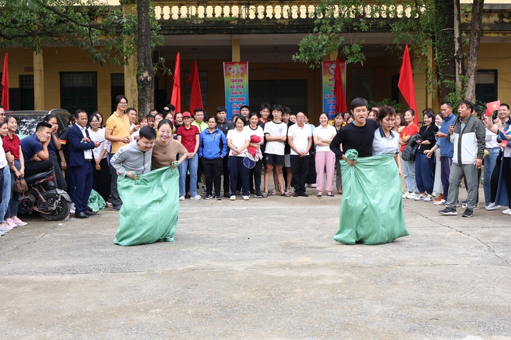 Khai mạc giải thi đấu các môn thể thao trong Chương trình Đại hội TDTT xã Vân Đình lần thứ I, năm 2025- Ảnh 10.