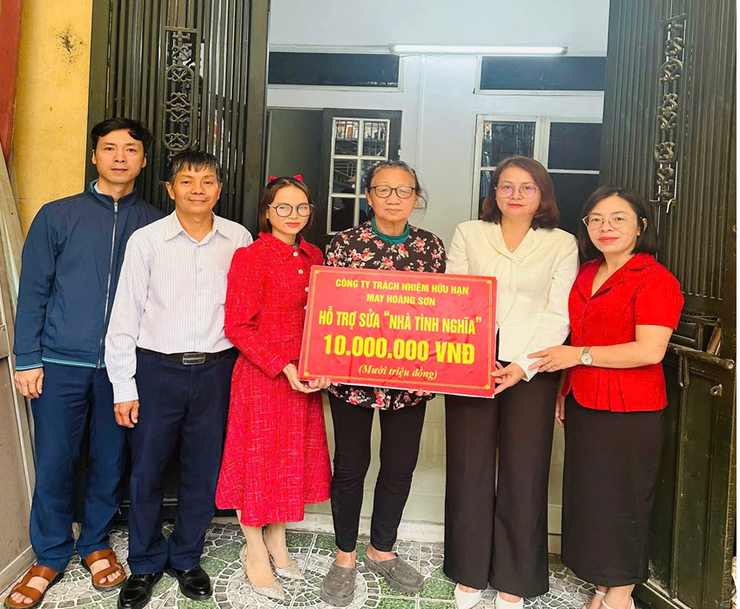 Trao kinh phí hỗ trợ sửa chữa, cải tạo nhà tình nghĩa – Ấm lòng những gia đình chính sách xã Ngọc Hồi- Ảnh 3.