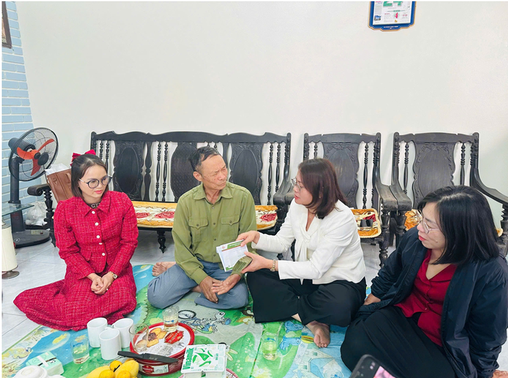 Trao kinh phí hỗ trợ sửa chữa, cải tạo nhà tình nghĩa – Ấm lòng những gia đình chính sách xã Ngọc Hồi- Ảnh 4.