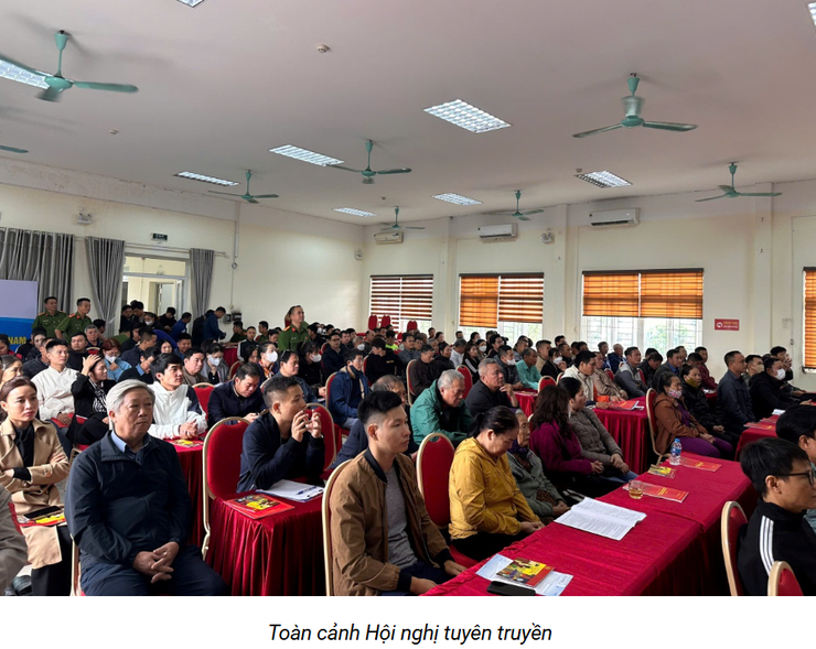 Công an xã Ngọc Hồi tổ chức Hội nghị tuyên truyền, phổ biến kiến thức pháp luật về PCCC và CNCH, hướng dẫn khai báo, cập nhật thông tin cơ sở thuộc diện quản lý về PCCC- Ảnh 1.