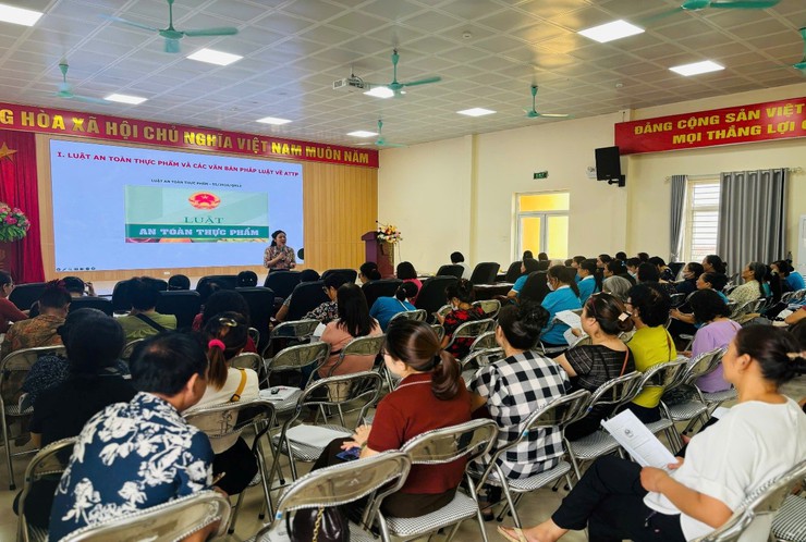 UBND phường Tương Mai tổ chức tập huấn, cập nhật kiến thức về An toàn thực phẩm nông, lâm, thuỷ sản cho người tiêu dùng trên địa bàn Phường- Ảnh 3.