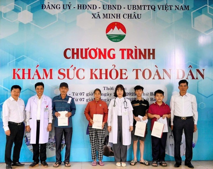 Xã Minh Châu triển khai khám, tư vấn sức khoẻ định kỳ toàn dân đợt III/2025.- Ảnh 5.