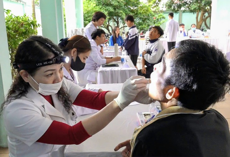 Xã Minh Châu triển khai khám, tư vấn sức khoẻ định kỳ toàn dân đợt III/2025.- Ảnh 1.