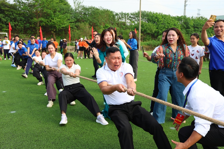 Một số hình ảnh thi đấu môn kéo co, nhảy bao bố tại Đại hội Thể dục thể thao xã Phú Nghĩa lần thứ I, năm 2025- Ảnh 11.