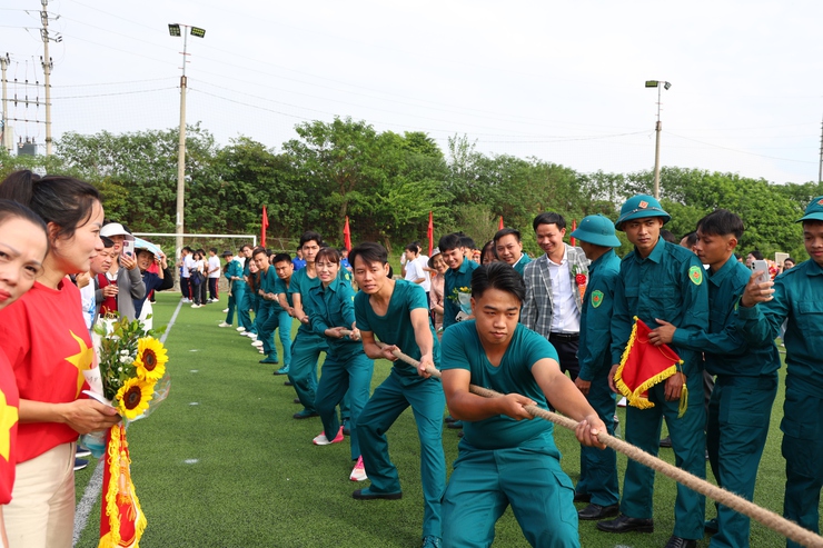 Một số hình ảnh thi đấu môn kéo co, nhảy bao bố tại Đại hội Thể dục thể thao xã Phú Nghĩa lần thứ I, năm 2025- Ảnh 10.