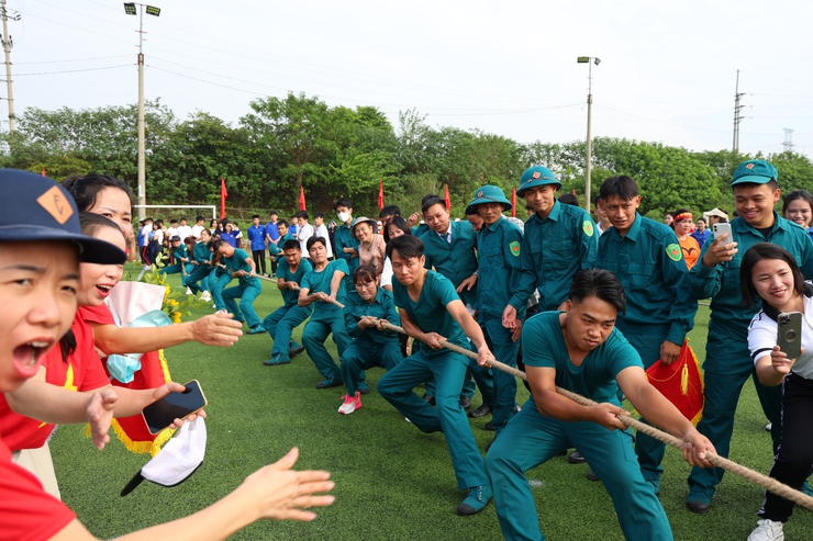 Một số hình ảnh thi đấu môn kéo co, nhảy bao bố tại Đại hội Thể dục thể thao xã Phú Nghĩa lần thứ I, năm 2025- Ảnh 9.