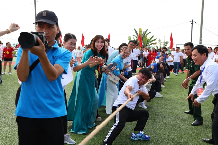 Một số hình ảnh thi đấu môn kéo co, nhảy bao bố tại Đại hội Thể dục thể thao xã Phú Nghĩa lần thứ I, năm 2025- Ảnh 12.