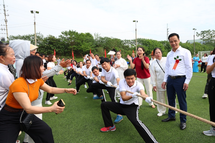 Một số hình ảnh thi đấu môn kéo co, nhảy bao bố tại Đại hội Thể dục thể thao xã Phú Nghĩa lần thứ I, năm 2025- Ảnh 7.