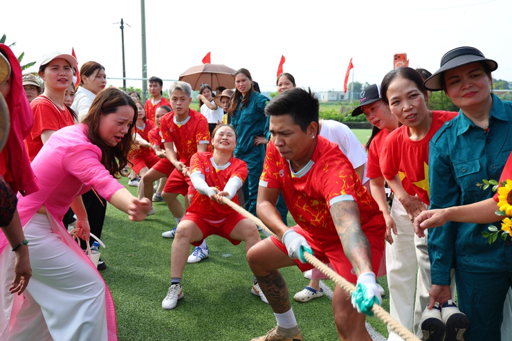 Một số hình ảnh thi đấu môn kéo co, nhảy bao bố tại Đại hội Thể dục thể thao xã Phú Nghĩa lần thứ I, năm 2025- Ảnh 8.