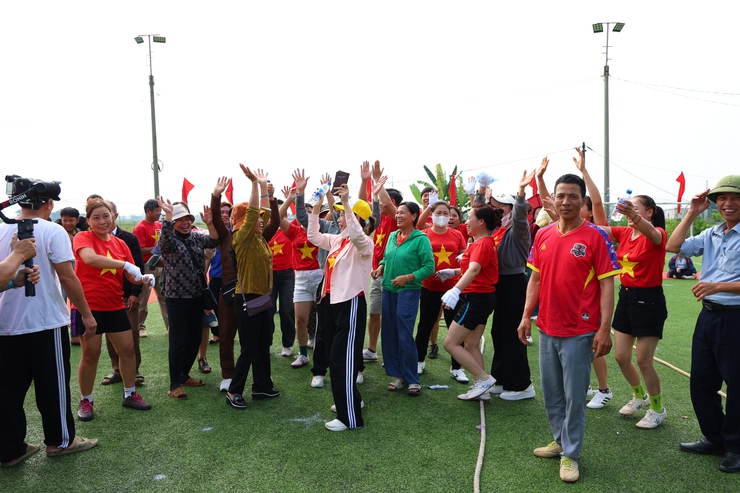 Một số hình ảnh thi đấu môn kéo co, nhảy bao bố tại Đại hội Thể dục thể thao xã Phú Nghĩa lần thứ I, năm 2025- Ảnh 15.